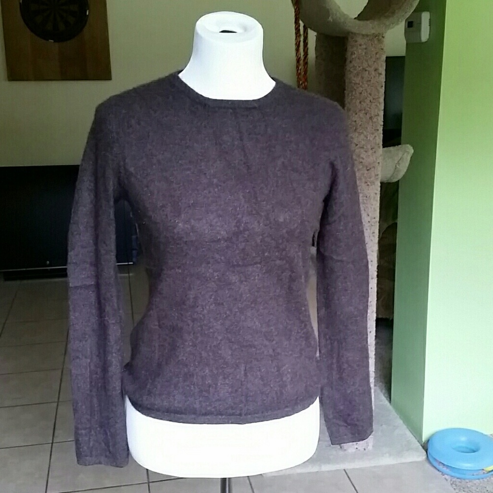 Adrienne Vittadini brown cashmere sweater